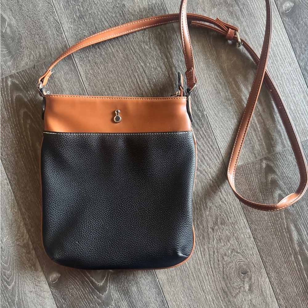 London Fog Black and Tan Leather crossbody Bag
